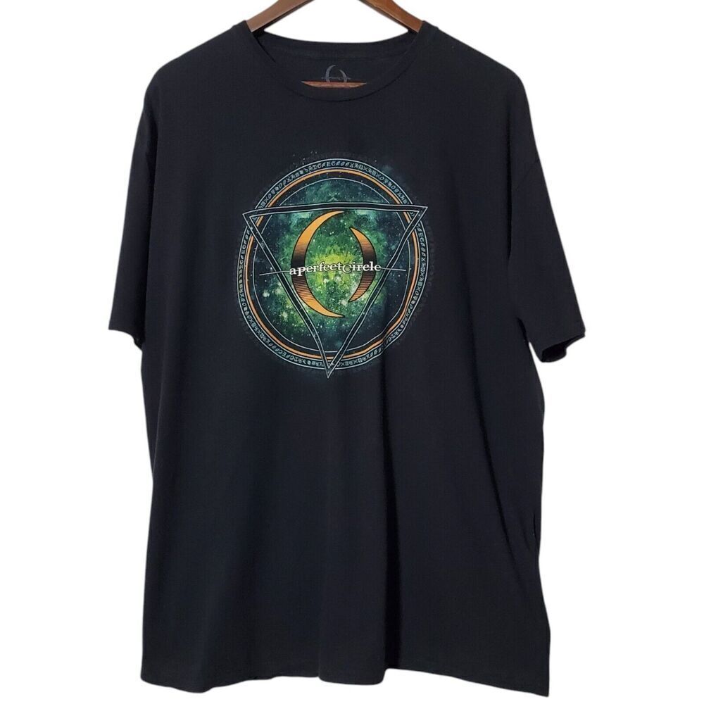 Black Graphic Tee - Short Sleeve